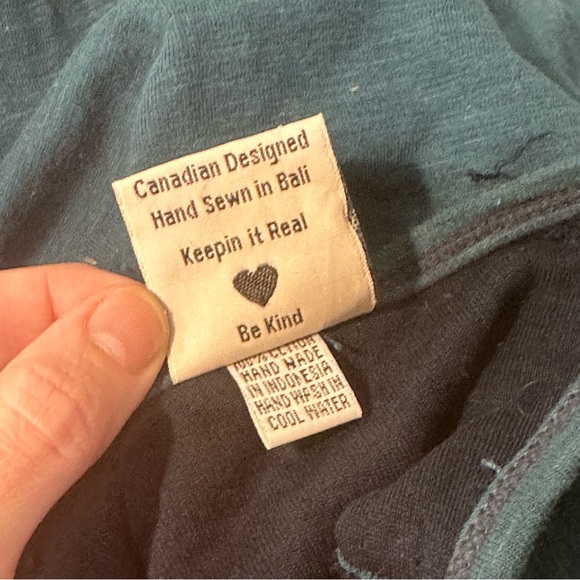 OM Booty Men’s Long Sleeved Shirt - like new - Picture 11 of 11